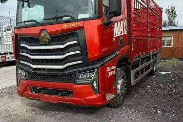二手中国重汽 HOWO MAX 290马力 4X2 6.75米仓栅式载货车(国六) 单桥 曼二手载货车 黄牌