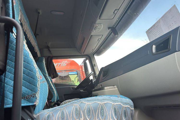 二手青岛解放 350马力 载货车