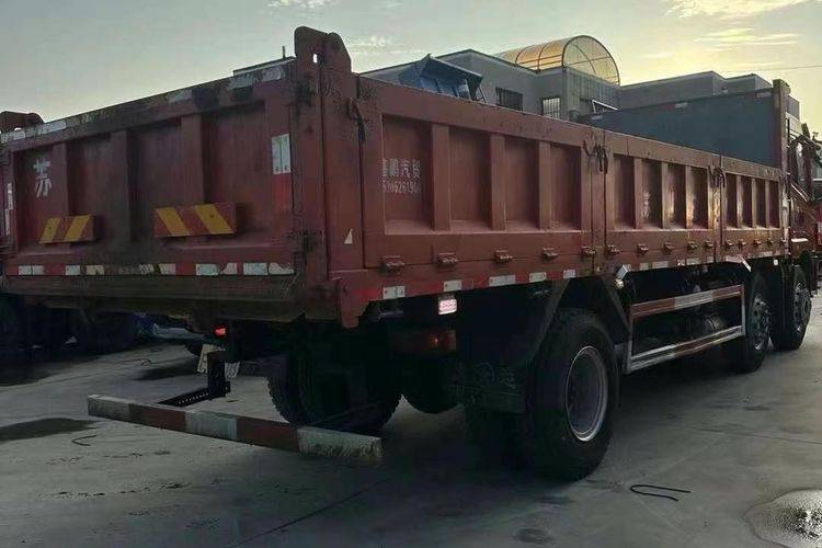 二手湖北大运 240马力 自卸车