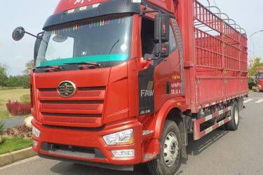 二手一汽解放 J6L中卡 2019款 240马力 4X2 6.75米仓栅式载货车(国五) 单桥 锡柴二手载货车 黄牌图片