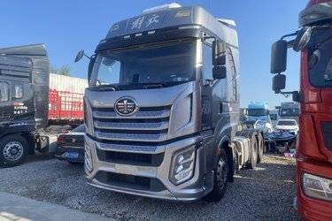 二手一汽解放 J6V重卡 560马力 6X4牵引车(国六) 双驱 锡柴二手牵引车 黄牌图片