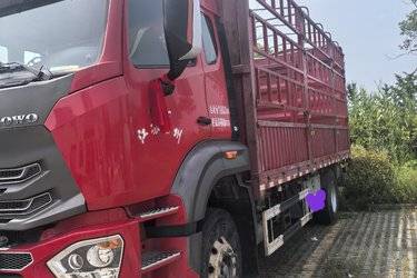 二手中国重汽 豪瀚N5G中卡 240马力 4X2 6.75米仓栅式载货车(国五) 单桥 曼二手载货车 黄牌