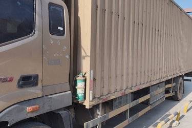 二手福田 奥铃大黄蜂 210马力 9.78米排半翼开启载货车(国五) 单桥 安徽康明斯二手载货车 黄牌