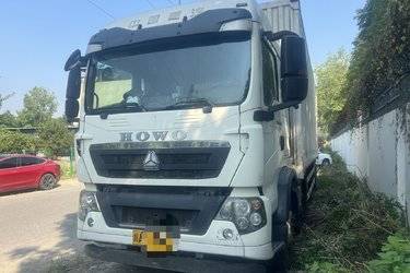 二手中国重汽 HOWO T5G重卡 310马力 6X2 9.52米厢式载货车(国五) 前四后四 曼二手载货车 黄牌