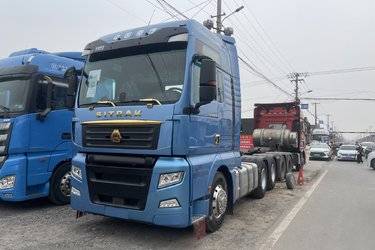 二手中国重汽 汕德卡SITRAK G7重卡 570马力 6X4 AMT自动挡牵引车(国六) 双驱 曼二手牵引车 黄牌