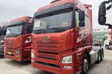 二手青岛解放 JH6重卡 领航版 550马力 6X4 牵引车(国五) 双驱 锡柴二手牵引车 黄牌图片