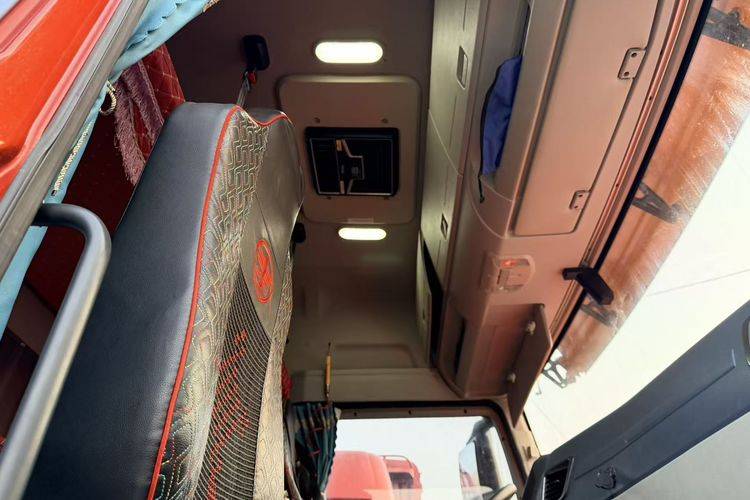二手青岛解放 350马力 载货车