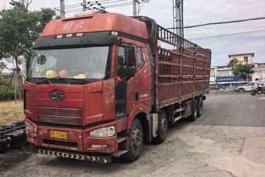 二手一汽解放 J6P重卡 350马力 8X4 9.5米仓栅式载货车(国五) 前四后八 锡柴二手载货车 黄牌图片