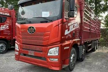 二手青岛解放 JH6重卡 350马力 8X4 9.5米载货车(国五) 前四后八 锡柴二手载货车 黄牌图片