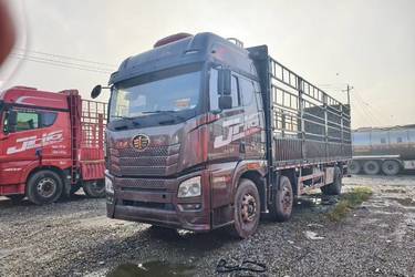 二手青岛解放 JH6重卡 290马力 6X2 9.5米仓栅式载货车(国六) 前四后四 锡柴二手载货车 黄牌图片