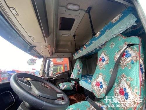 青岛解放 610马力 牵引车