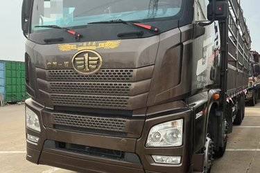 二手青岛解放 JH6重卡 350马力 8X4 9.4米仓栅式载货车(国五) 前四后八 潍柴二手载货车 黄牌