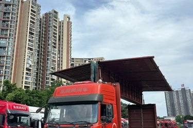 二手东风商用车 天龙VL重卡 350马力 8X4 9.6米翼开启厢式载货车(国六) 前四后八 东风股份二手载货车 黄牌图片