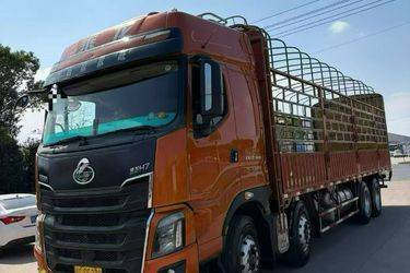 二手东风柳汽 乘龙H7重卡 460马力 8X4 9.4米仓栅式载货车(国五) 前四后八 潍柴二手载货车 黄牌图片