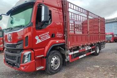 二手东风柳汽 乘龙H5中卡 260马力 4X2 6.8米仓栅式载货车(国六) 单桥 玉柴二手载货车 黄牌图片