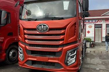 二手一汽解放 J6V重卡 560马力 6X4牵引车(国六)(平地板驾驶室)(国六) 双驱 锡柴二手牵引车 黄牌图片