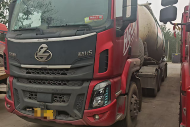 二手东风柳汽乘龙H5 12.5L LNG 480马力 6X4 法士特12档 牵引车(国六) 双驱 潍柴二手牵引车 黄牌图片