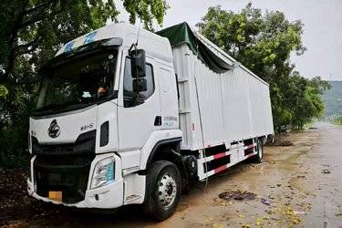 二手东风柳汽 乘龙H5重卡 260马力 4X2 9.7米厢式载货车(国六) 单桥 福田康明斯二手载货车 黄牌图片