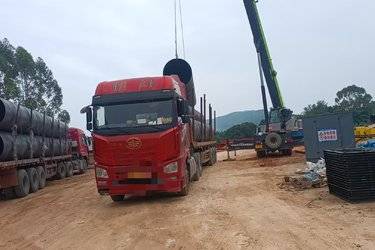 二手青岛解放 JH6重卡 430马力 6X4牵引车(国五) 双驱 潍柴二手牵引车 黄牌