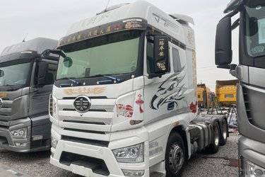 二手一汽解放 J7重卡 550马力 6X4牵引车(国五) 双驱 锡柴二手牵引车 黄牌