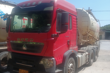 二手中国重汽 HOWO T7H重卡 540马力 6X4牵引车(国五) 双驱 潍柴二手牵引车 黄牌图片