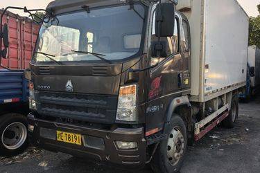 二手中国重汽HOWO 统帅 180马力 5.2米排半厢式载货车(国五) 单桥 曼二手载货车 黄牌图片