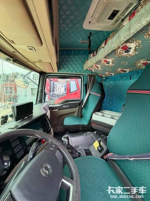 陕汽重卡 270马力 载货车