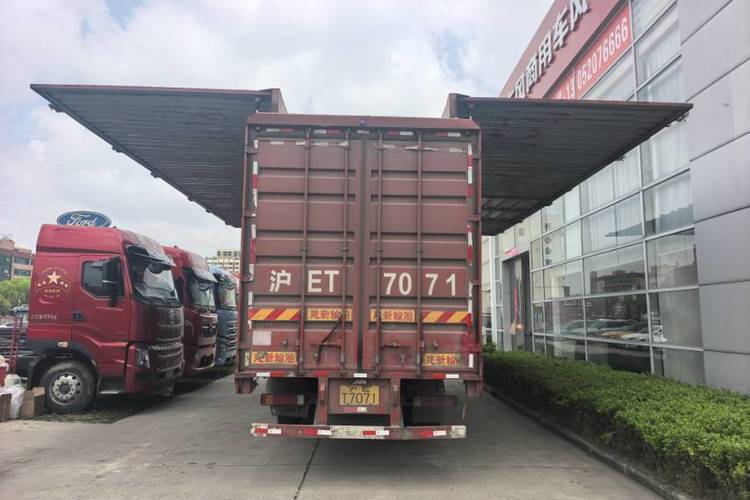 二手青岛解放 290马力 载货车