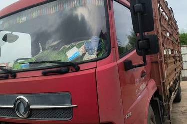 二手东风商用车 天锦中卡 180马力 4X2 6.75米仓栅式载货车(国五) 单桥 安徽康明斯二手载货车 黄牌