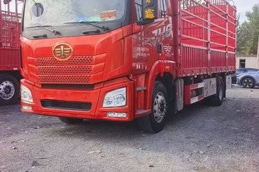 二手青岛解放 JH6 320马力 4X2 6.7米仓栅式载货车(国六) 单桥 锡柴二手载货车 黄牌图片