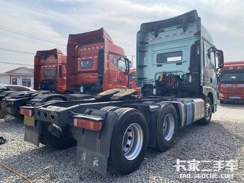 青岛解放 610马力 牵引车