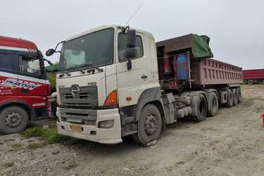 广汽日野 700系列重卡 450马力 6X4牵引车(平顶)(国五) 双驱 上海日野二手牵引车 黄牌