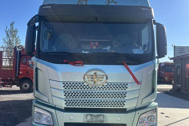 二手青岛解放 320马力 载货车
