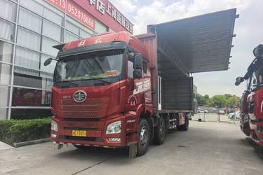二手青岛解放 JH6重卡 290马力 6X2 9.5米翼开启厢式载货车(后桥435)(国五) 前四后四 锡柴二手载货车 黄牌图片
