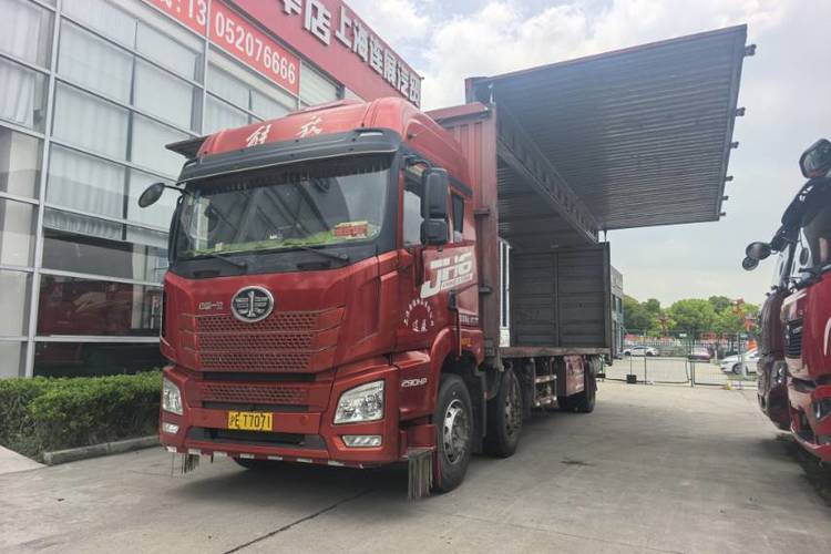 二手青岛解放 290马力 载货车