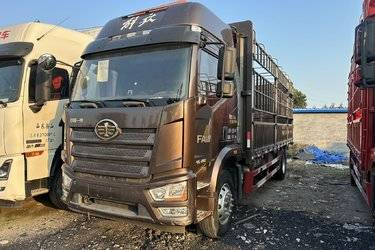 二手一汽解放 J6L中卡 尊享版 绿通款 260马力 4X2 6.75米仓栅式载货车(国六) 单桥 大柴二手载货车 黄牌