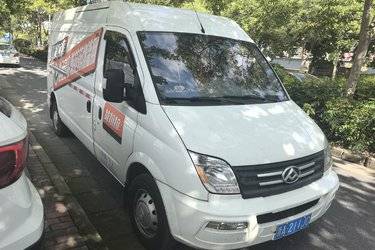 二手上汽大通 V80 经典城配王 136马力 3座 短轴 中顶封闭货车(国六)二手封闭货车前驱图片