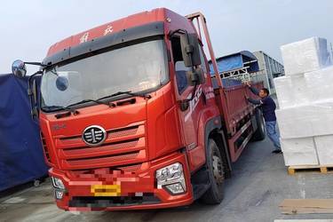 二手青岛解放 JK6中卡 220马力 4X2 6.75米栏板载货车(国六) 单桥 大柴二手载货车 黄牌图片